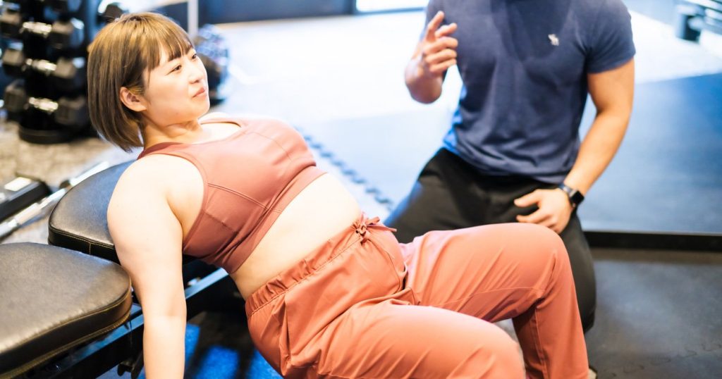 トレーニングを受ける女性