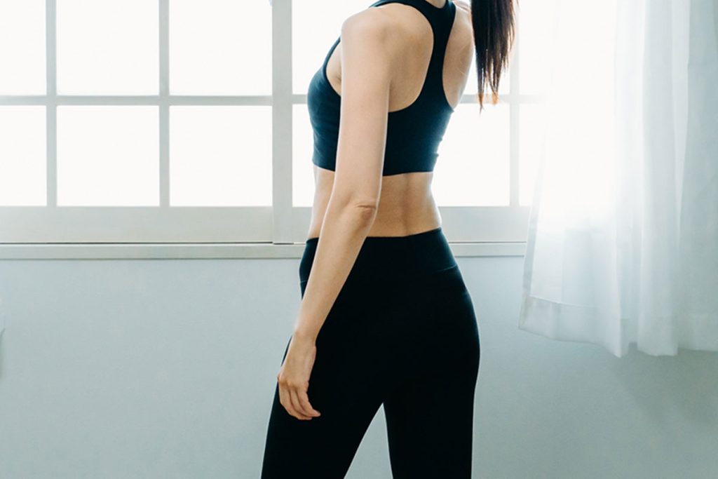 姿勢改善による下半身太り対策をイメージした写真。